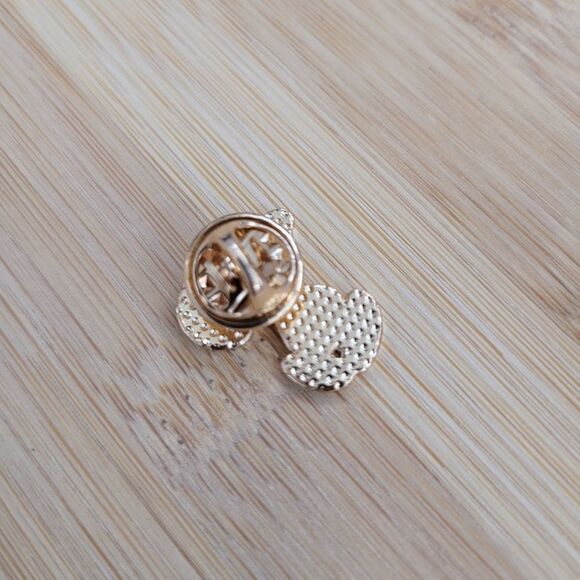 2/$20 Brand New Snoopy Classic Pin Brooch - Picture 2 of 3